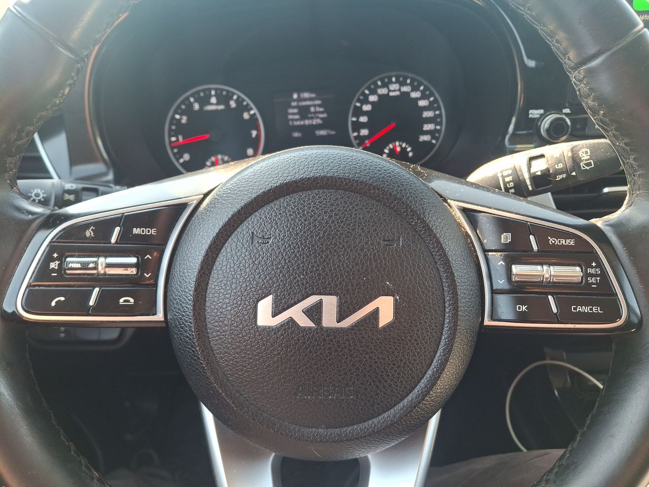 KIA Seltos — foto 25 de 31