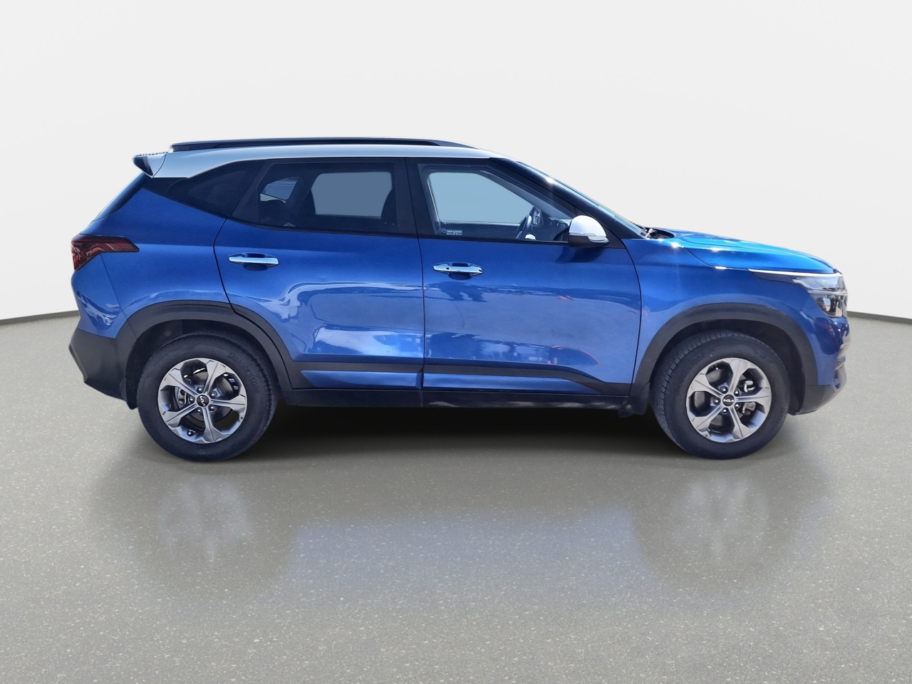 KIA Seltos — foto 9 de 31