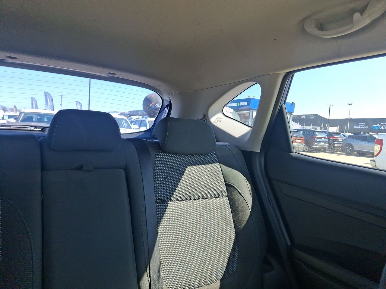 KIA Seltos — foto 15 de 31