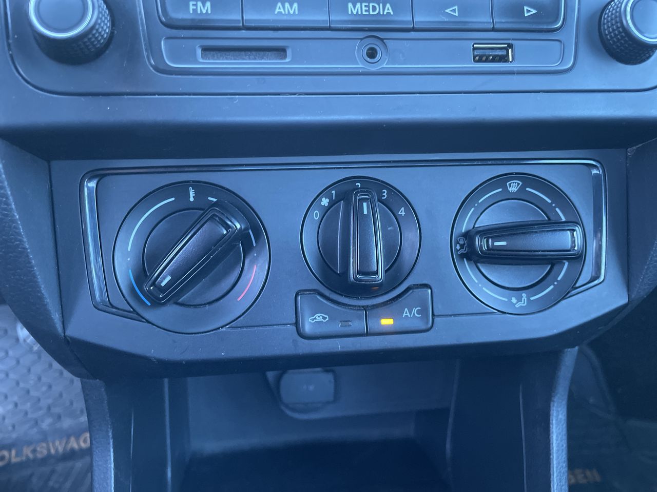 VOLKSWAGEN - 17