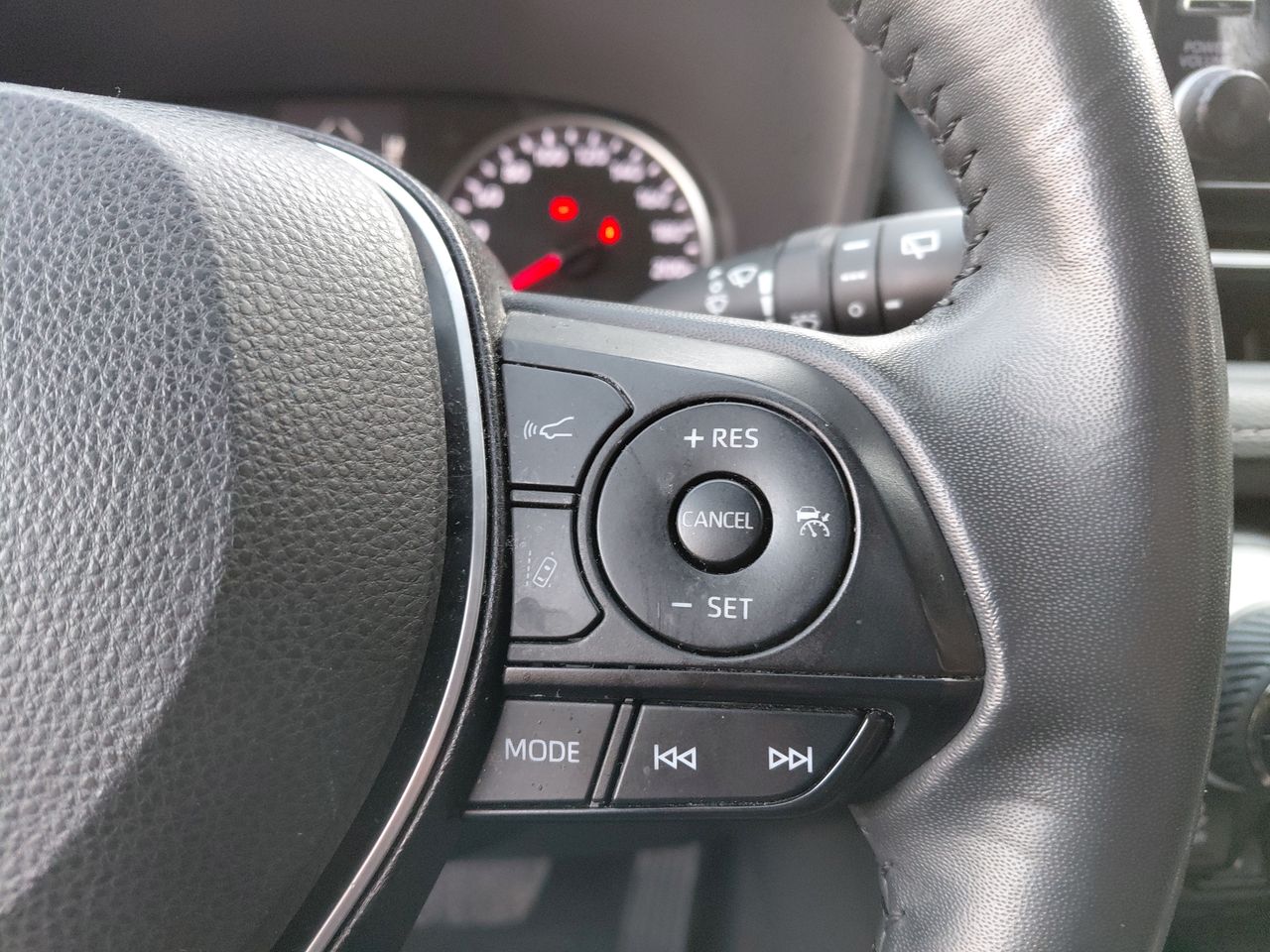 Toyota RAV4 — foto 26 de 35