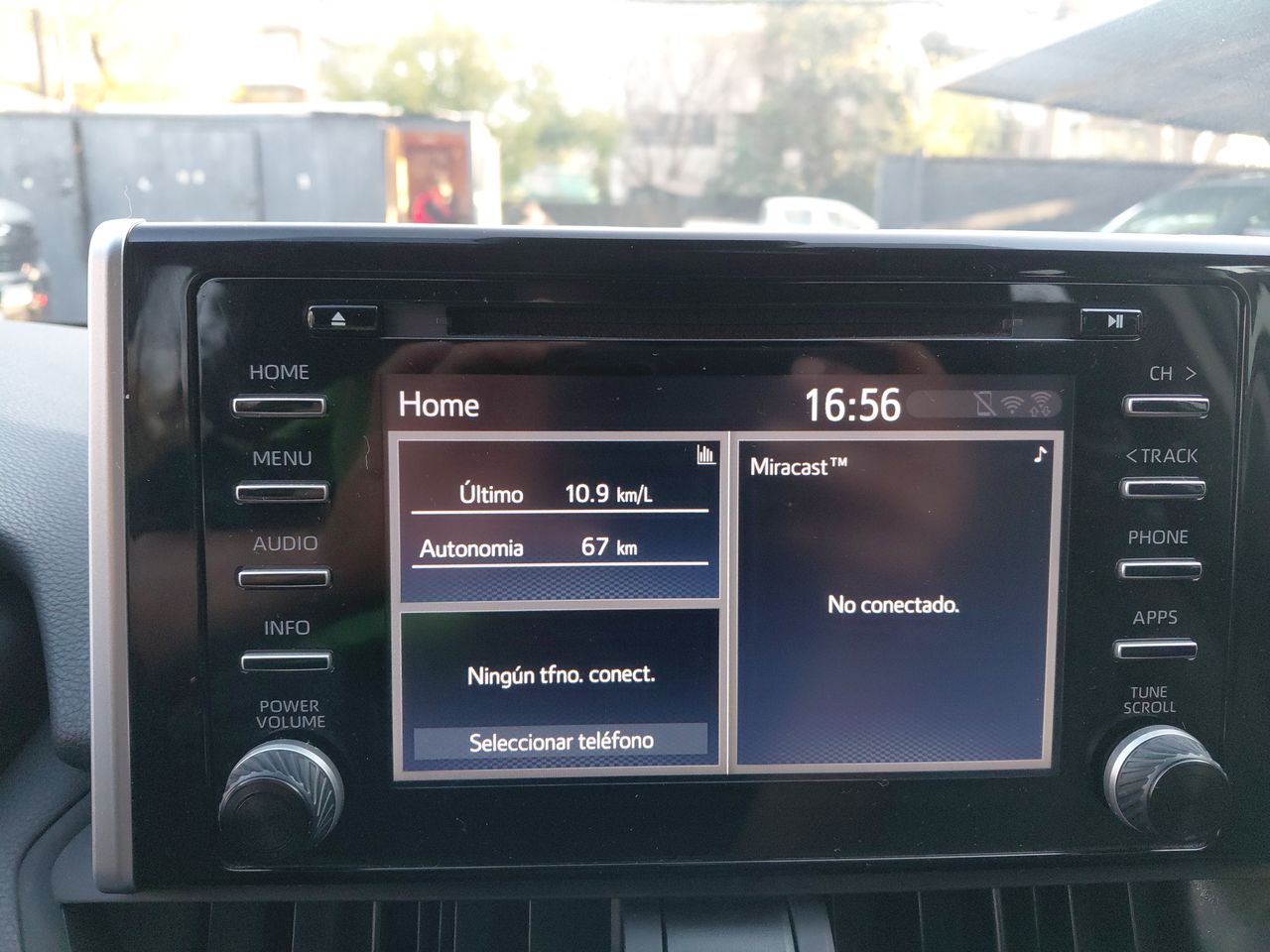 Toyota RAV4 — foto 28 de 35