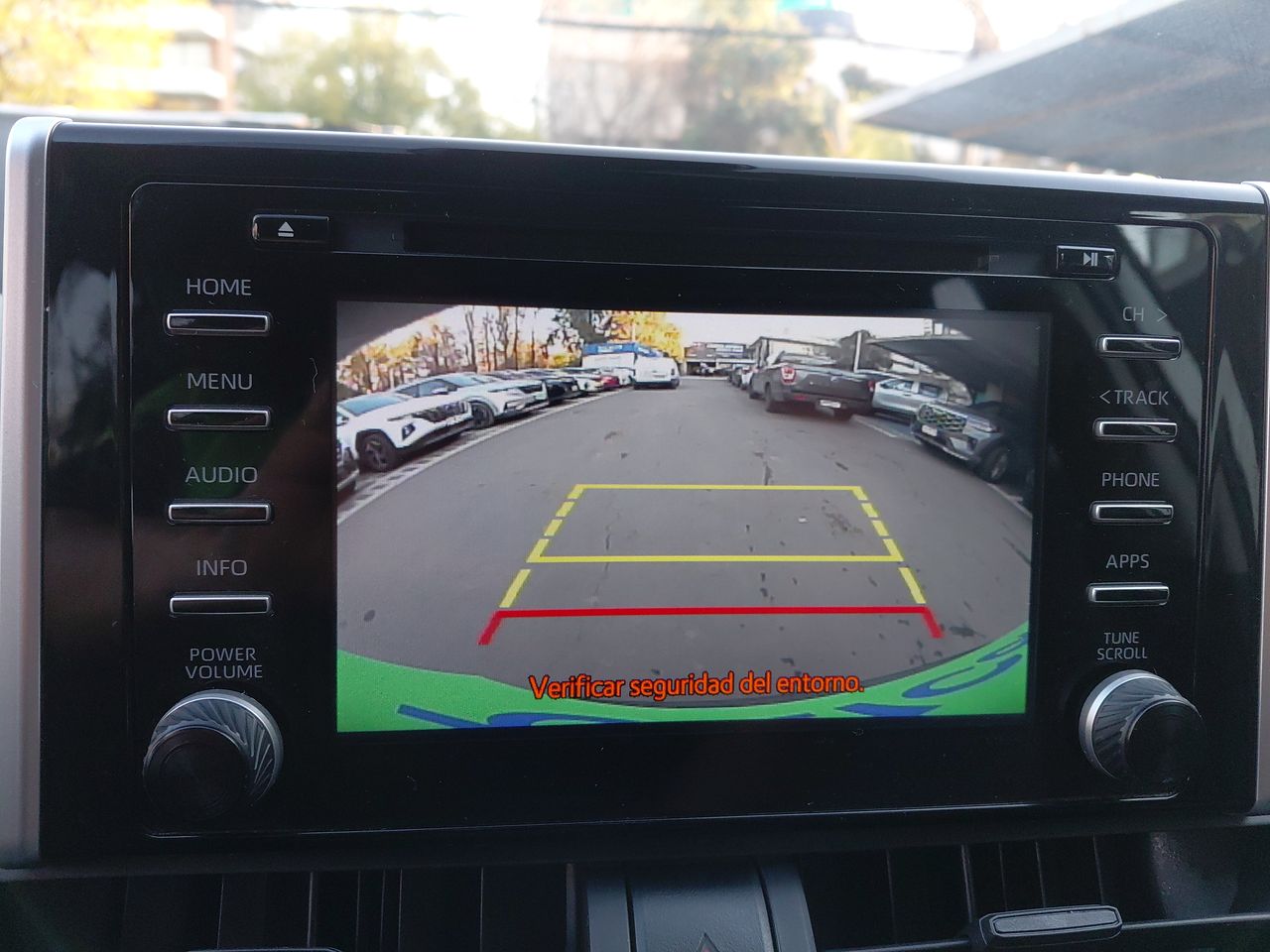 Toyota RAV4 — foto 29 de 35