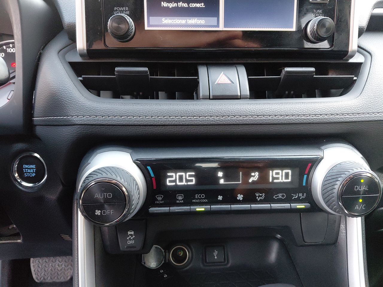 Toyota RAV4 — foto 30 de 35