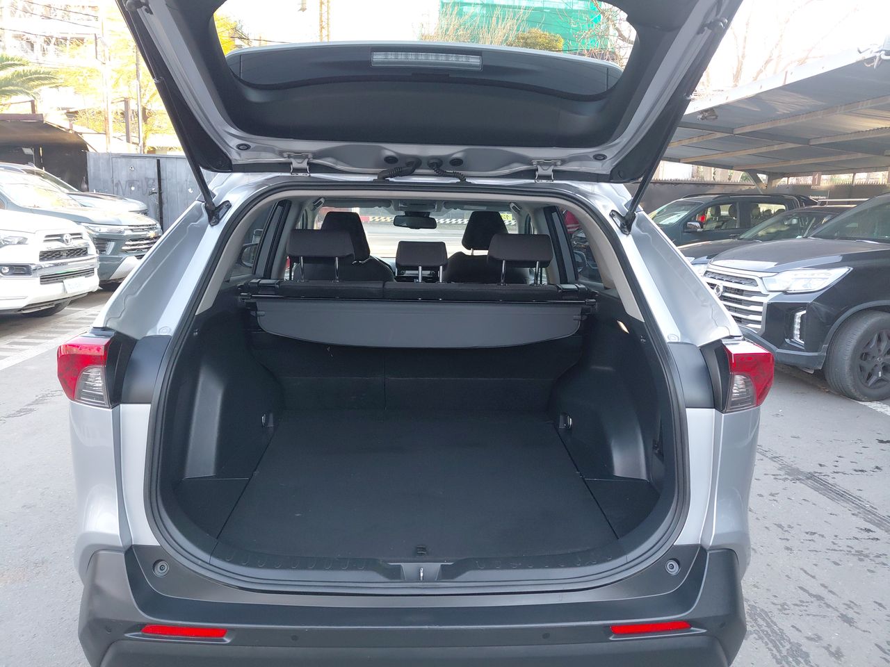 Toyota RAV4 — foto 21 de 35
