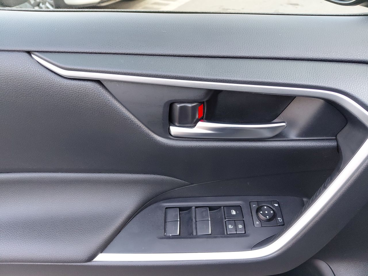 Toyota RAV4 — foto 22 de 35