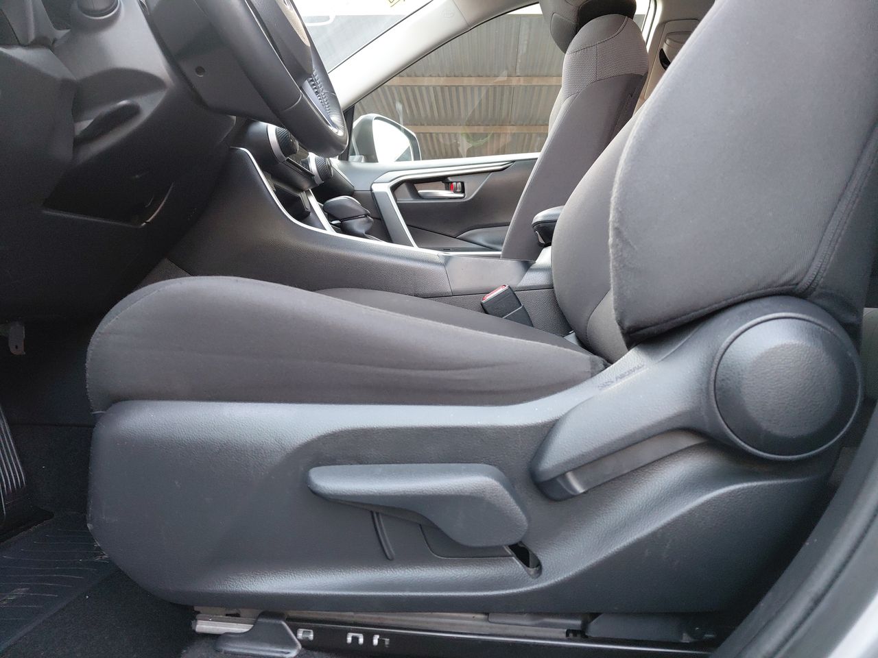 Toyota RAV4 — foto 23 de 35