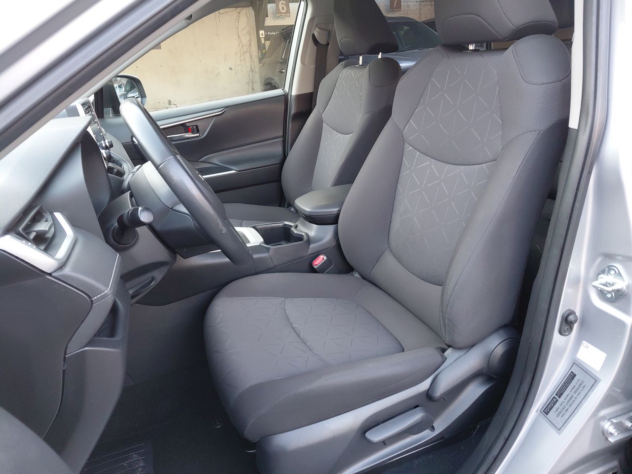 Toyota RAV4 — foto 24 de 35