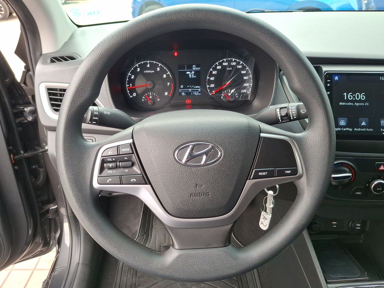 HYUNDAI - 24