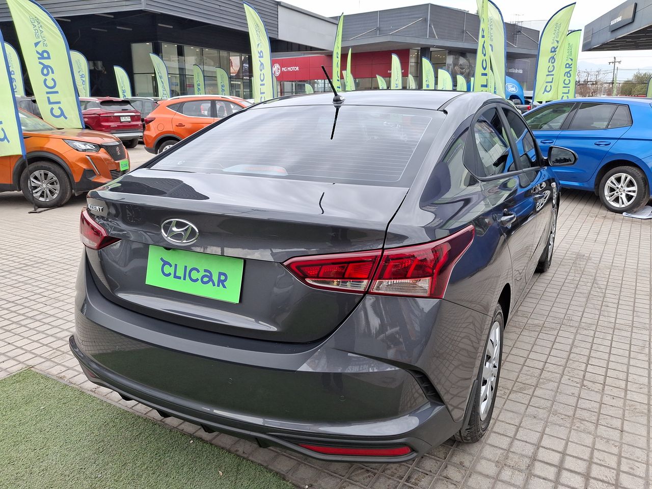 HYUNDAI - 7