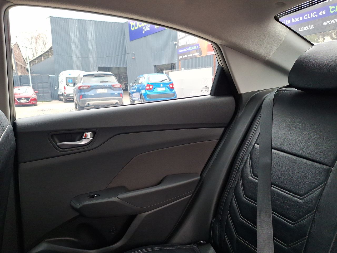 HYUNDAI - 12