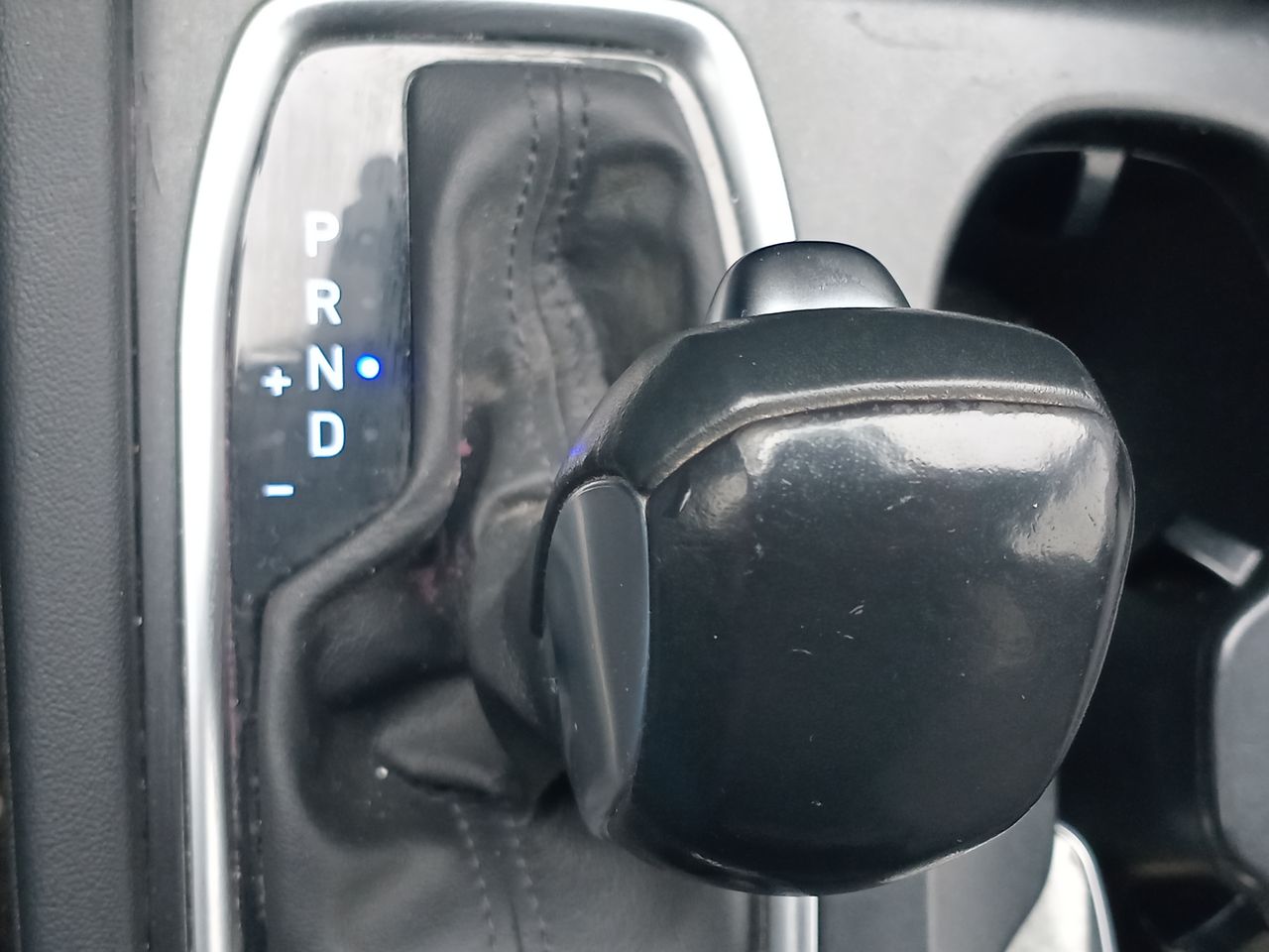 HYUNDAI - 20