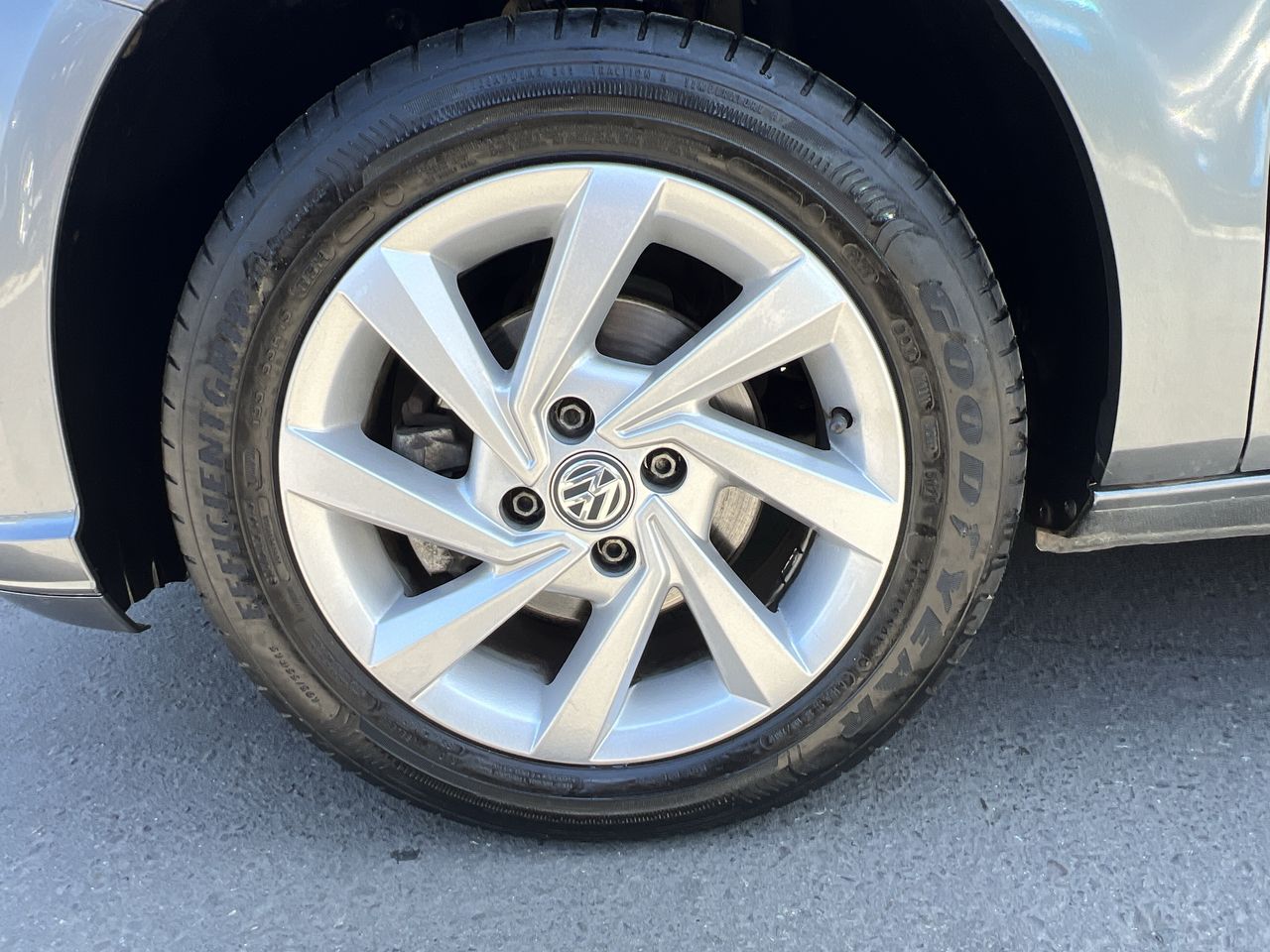 VOLKSWAGEN - 17