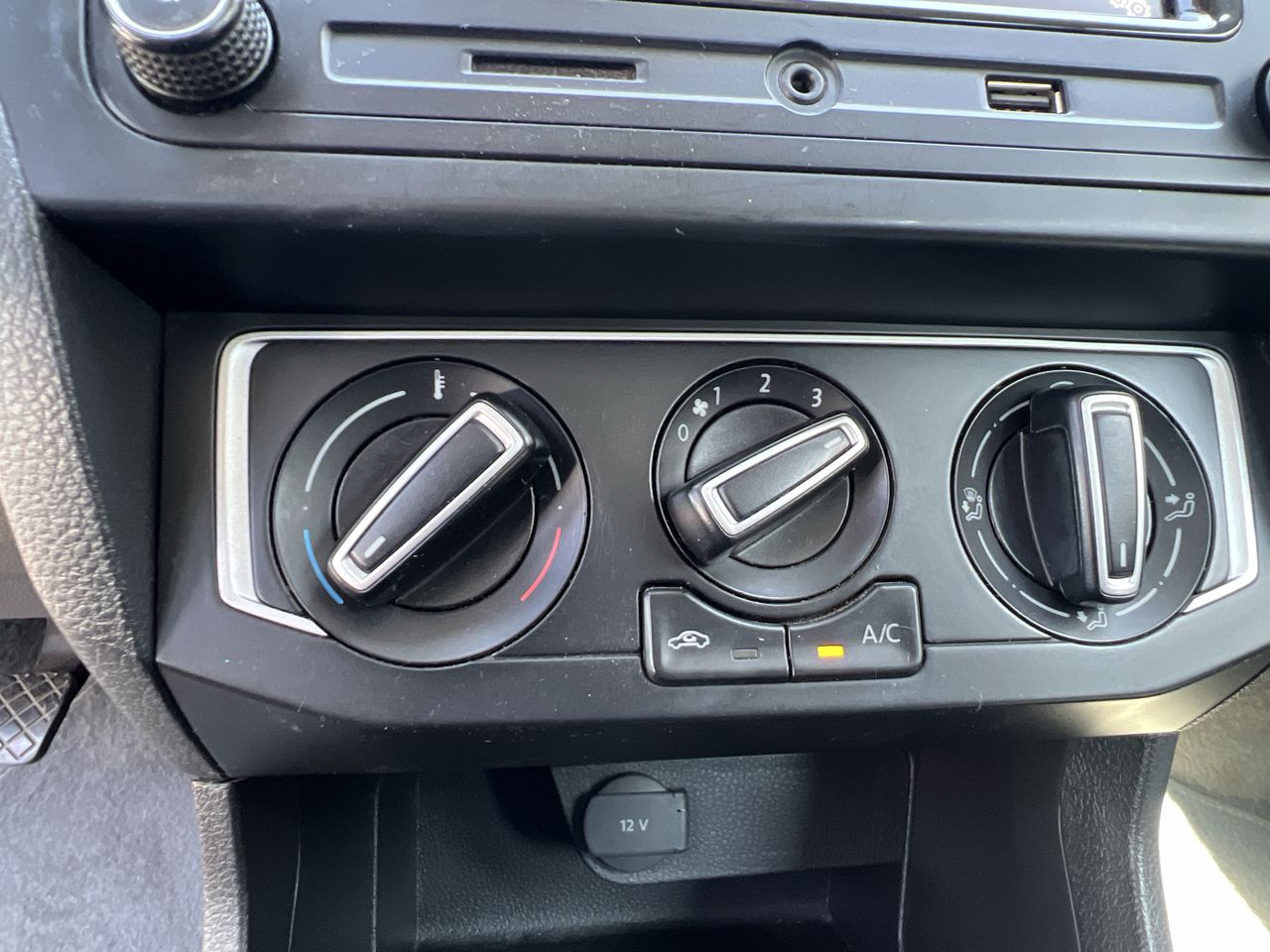 VOLKSWAGEN - 29