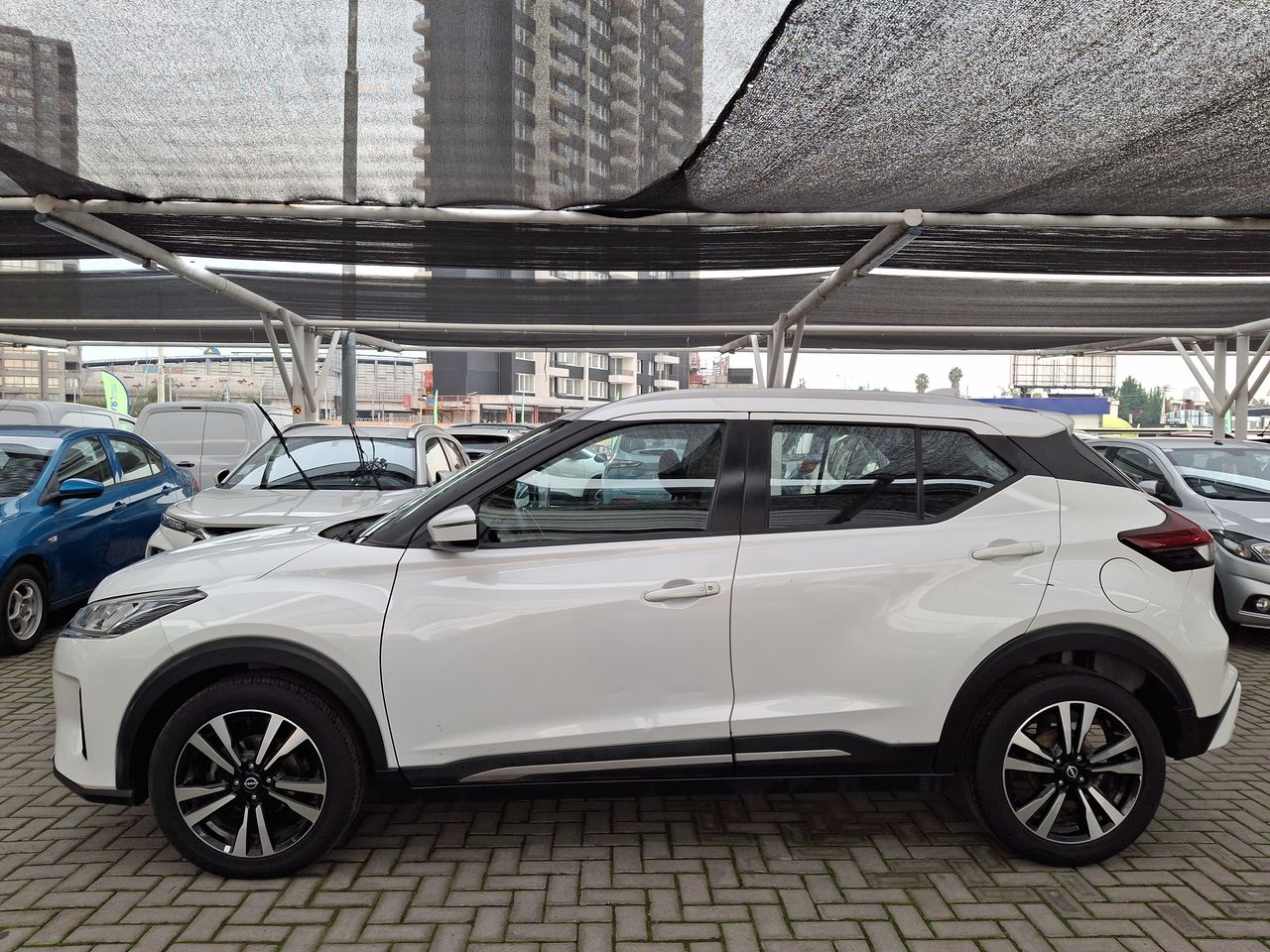 NISSAN - 4