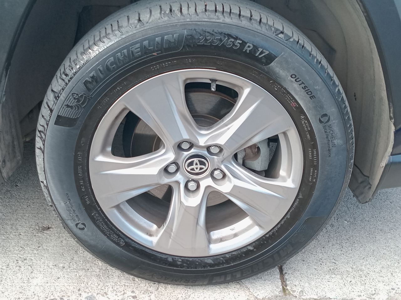 Toyota RAV4 — foto 16 de 34