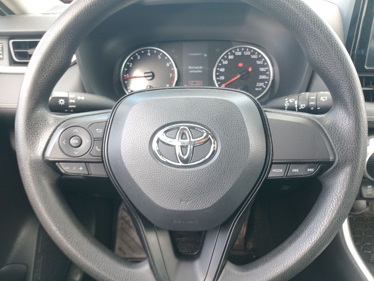 Toyota RAV4 — foto 25 de 34