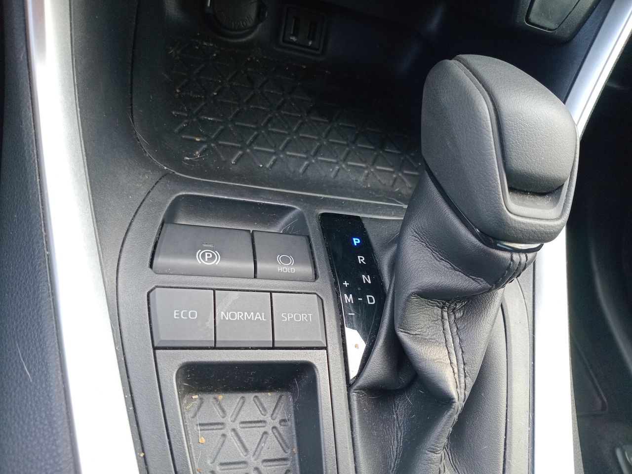 Toyota RAV4 — foto 30 de 34