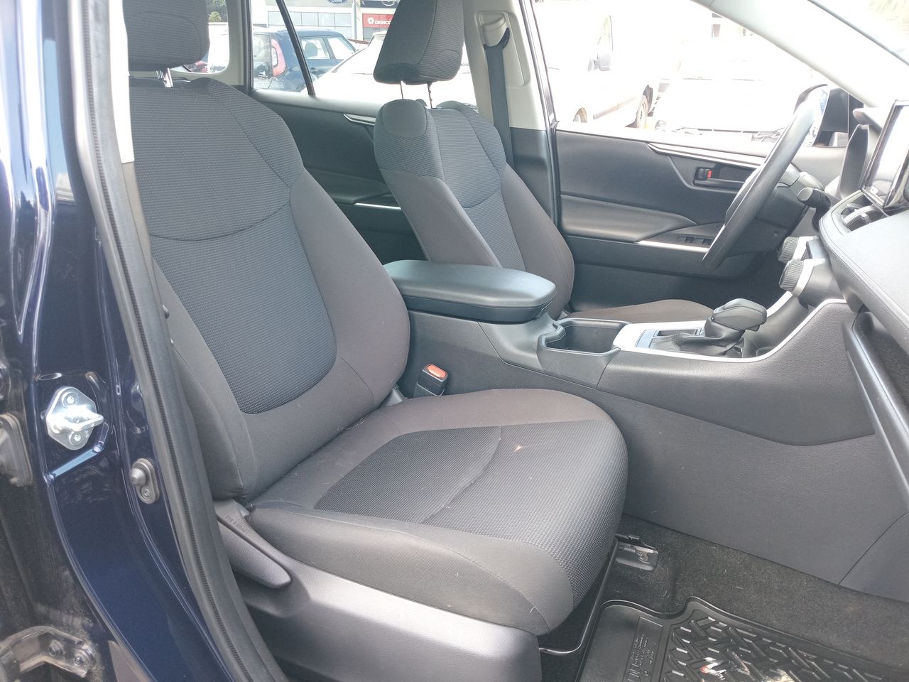 Toyota RAV4 — foto 32 de 34