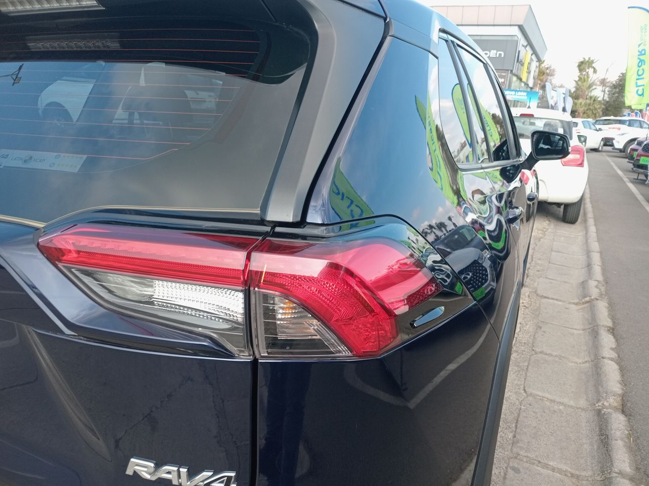 Toyota RAV4 — foto 18 de 34