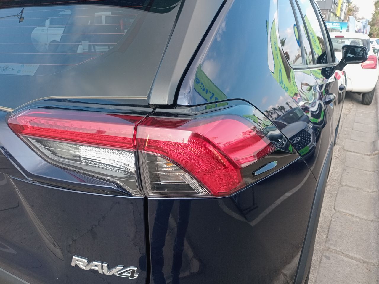 Toyota RAV4 — foto 19 de 34