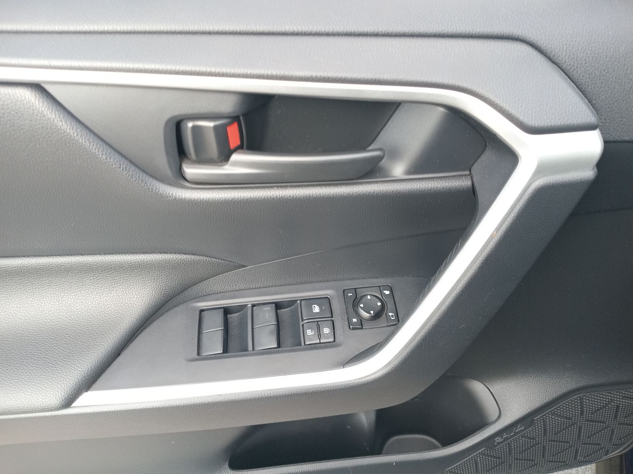 Toyota RAV4 — foto 21 de 34