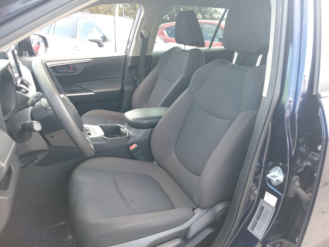 Toyota RAV4 — foto 23 de 34