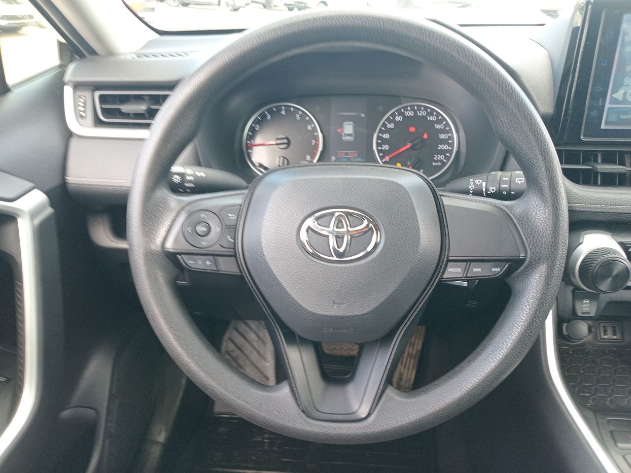 Toyota RAV4 — foto 24 de 34