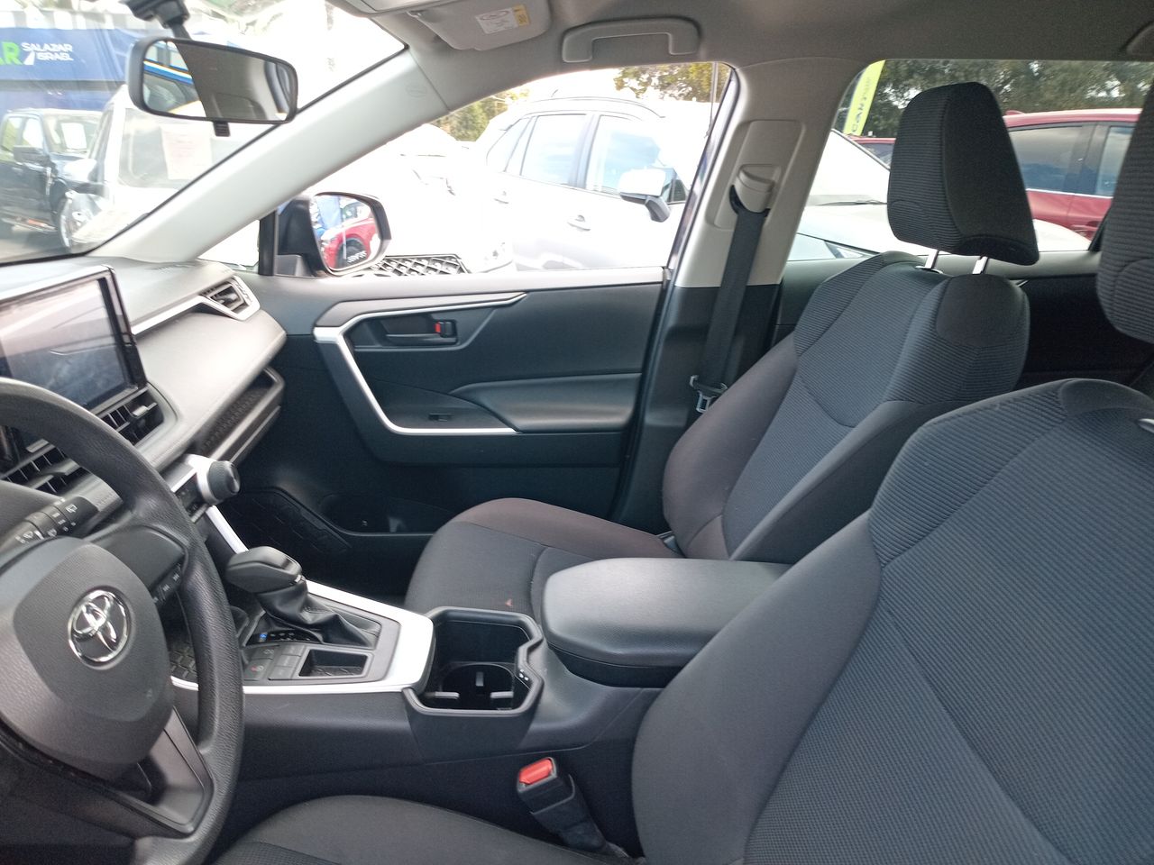 Toyota RAV4 — foto 11 de 34