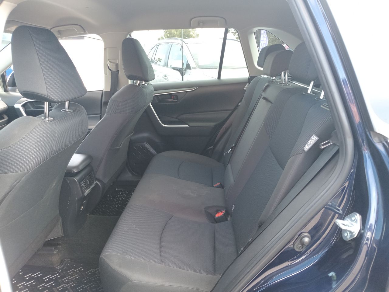 Toyota RAV4 — foto 12 de 34