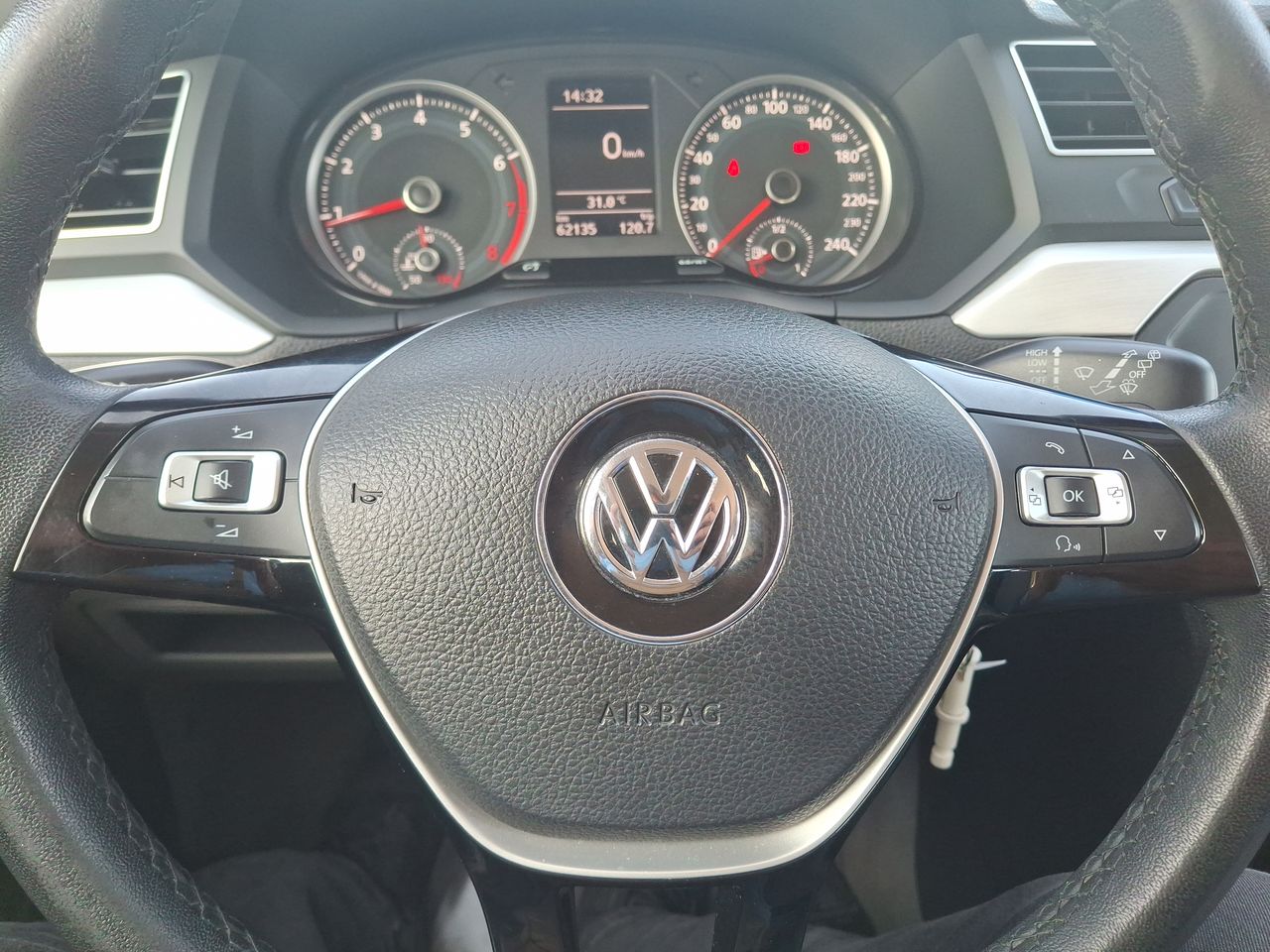 VOLKSWAGEN - 24