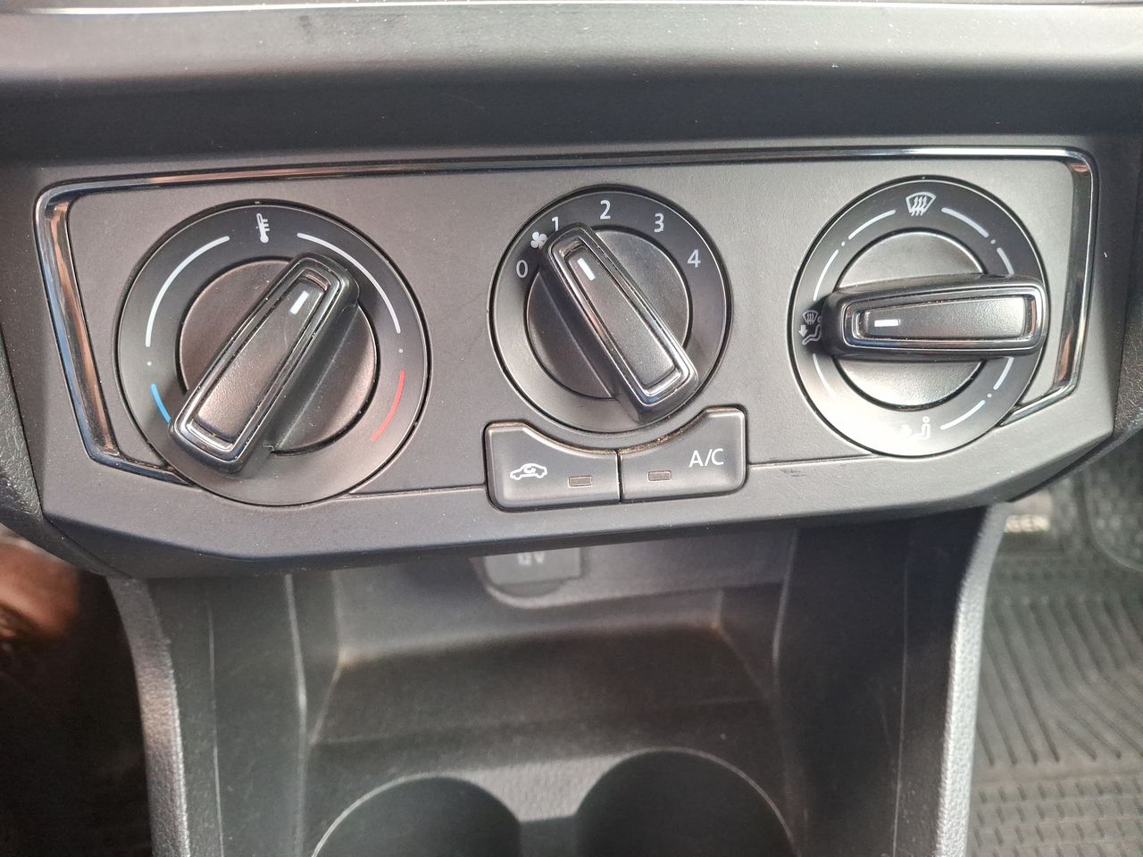 VOLKSWAGEN - 29