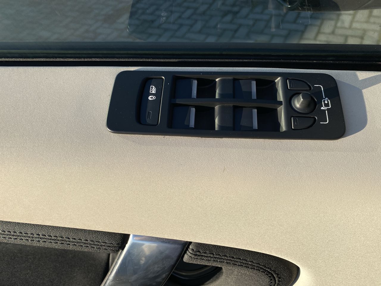 LAND ROVER - 21