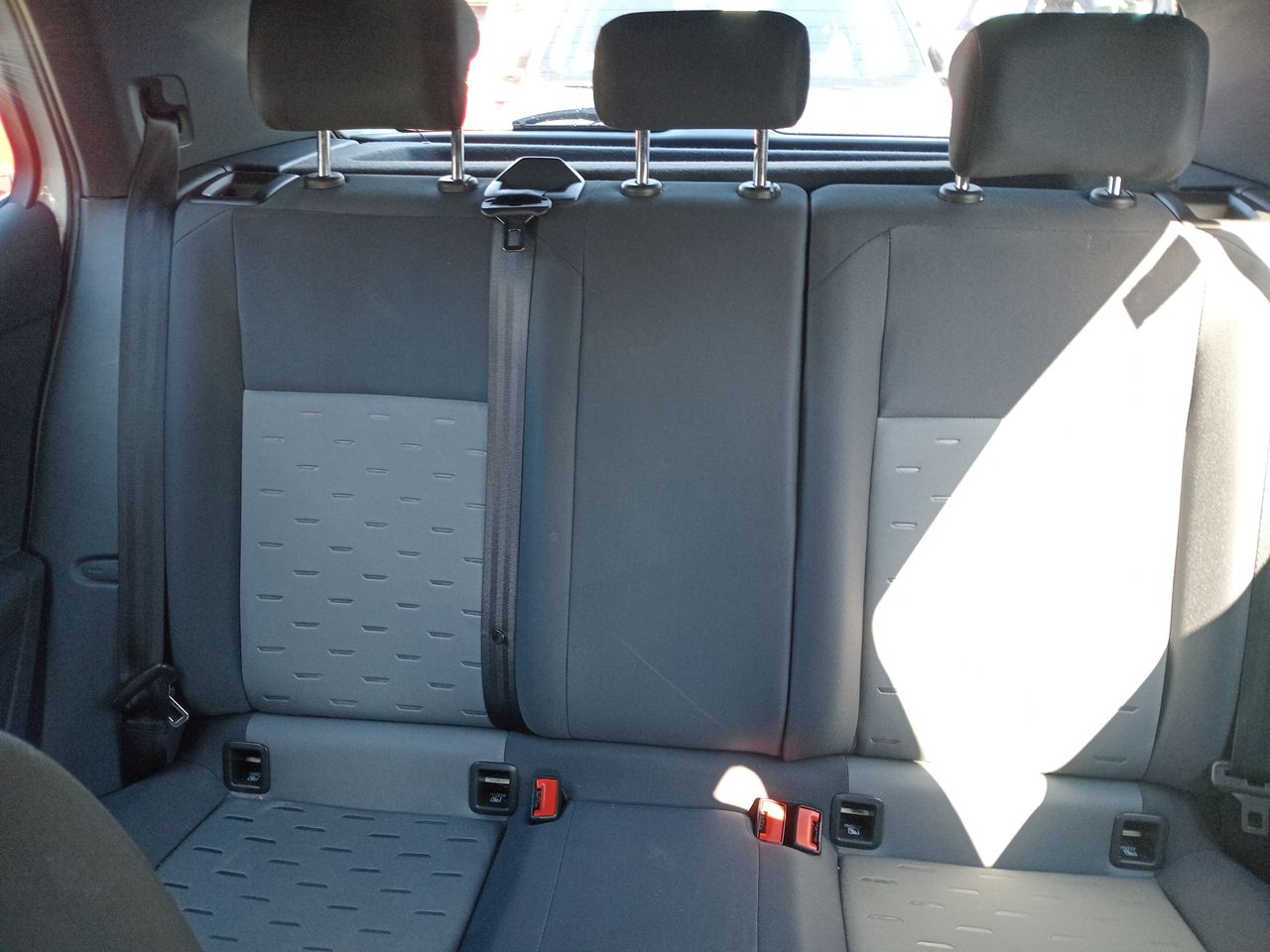 VOLKSWAGEN - 32