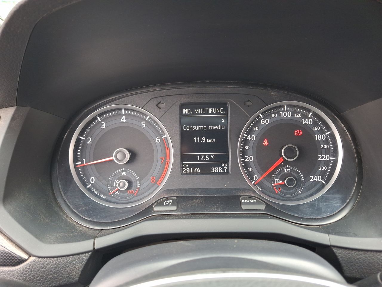 VOLKSWAGEN - 27