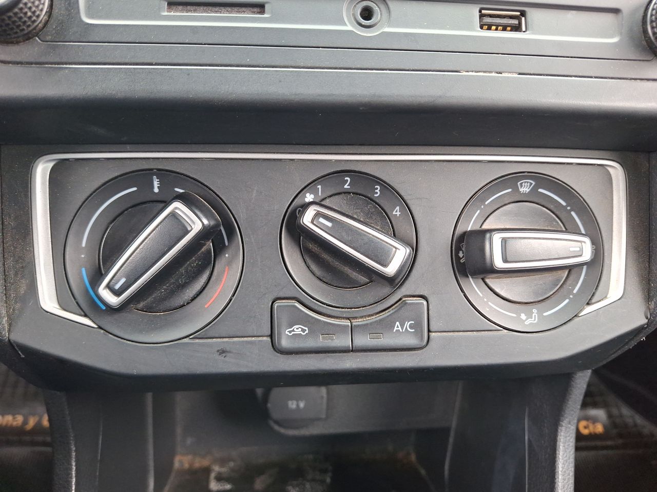 VOLKSWAGEN - 30