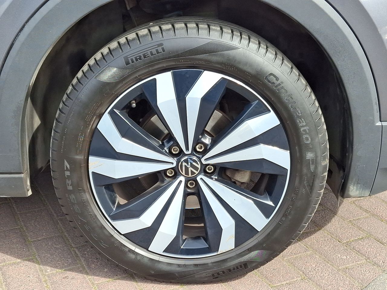 VOLKSWAGEN - 17