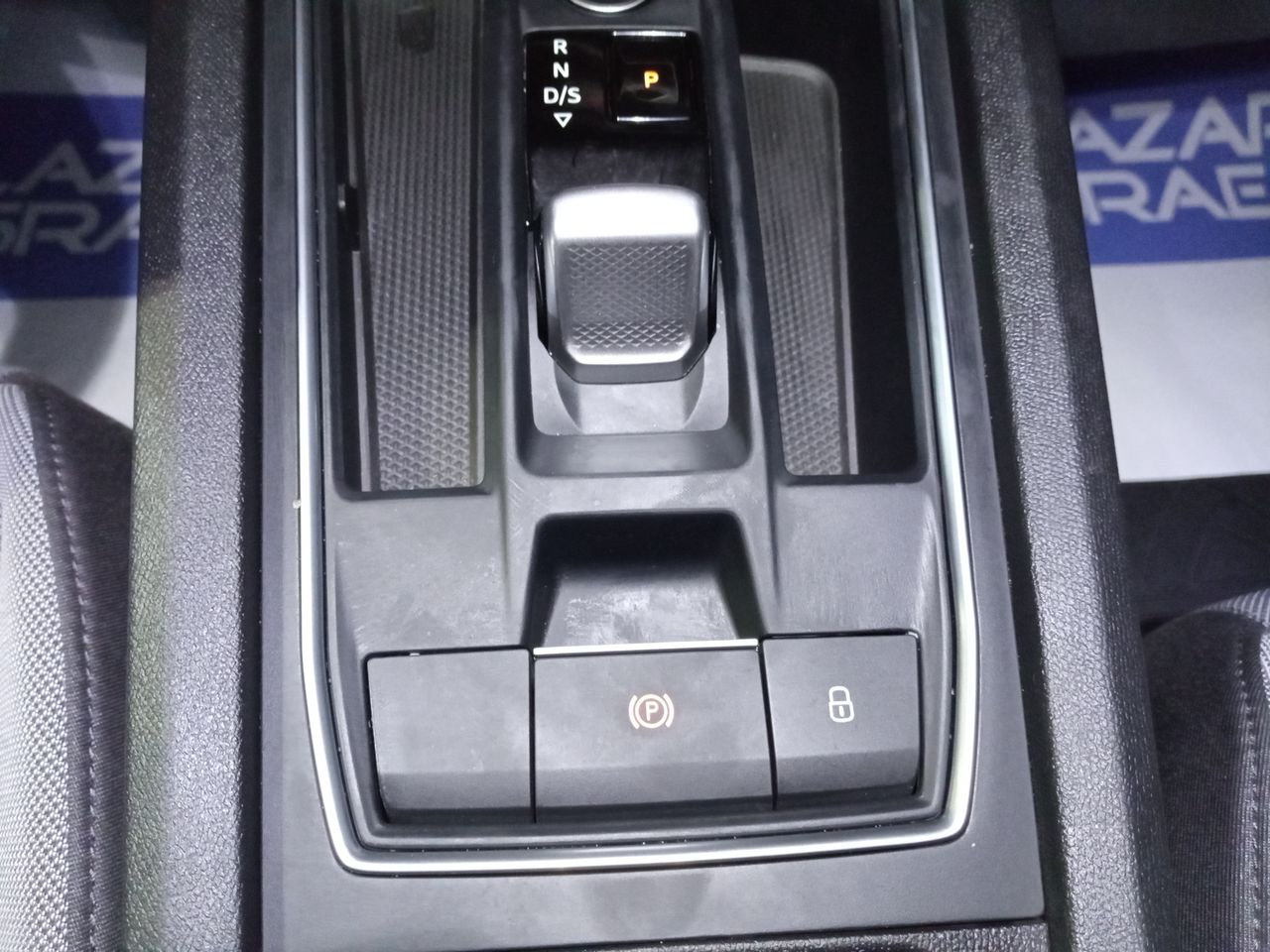 SEAT - 32