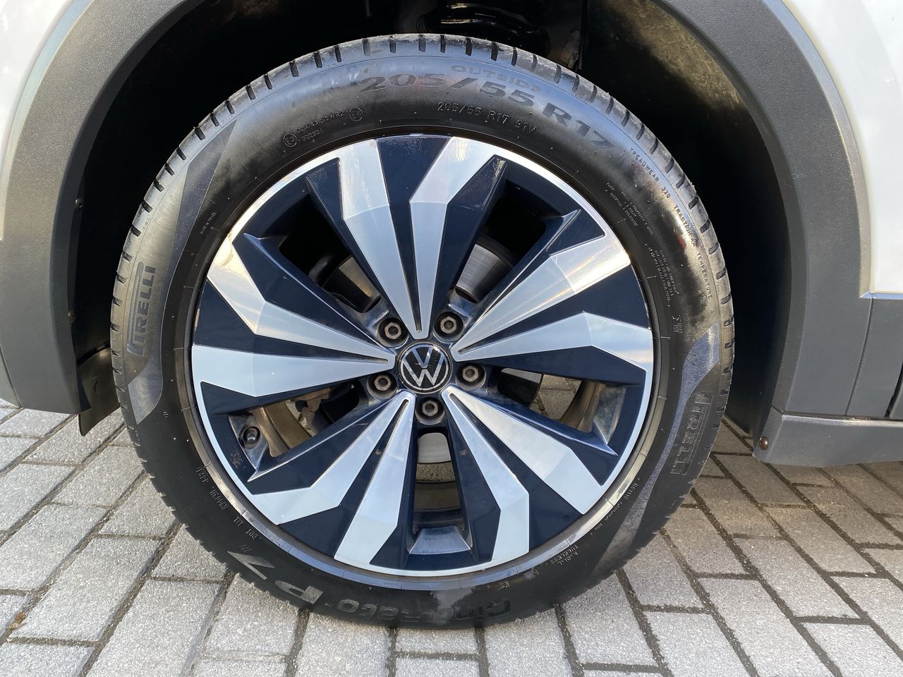 VOLKSWAGEN - 17