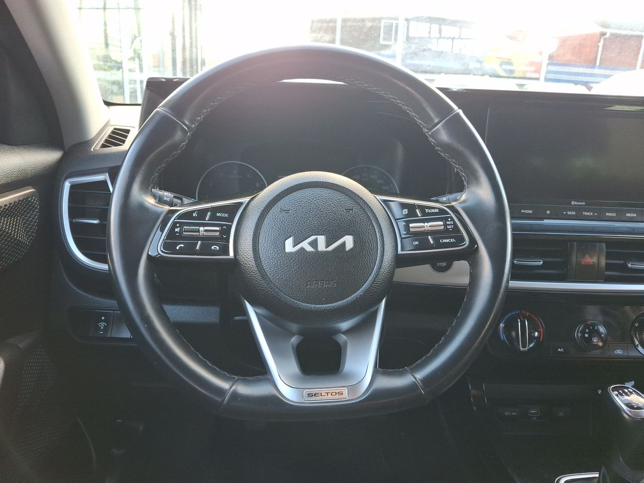 KIA Seltos — foto 17 de 27