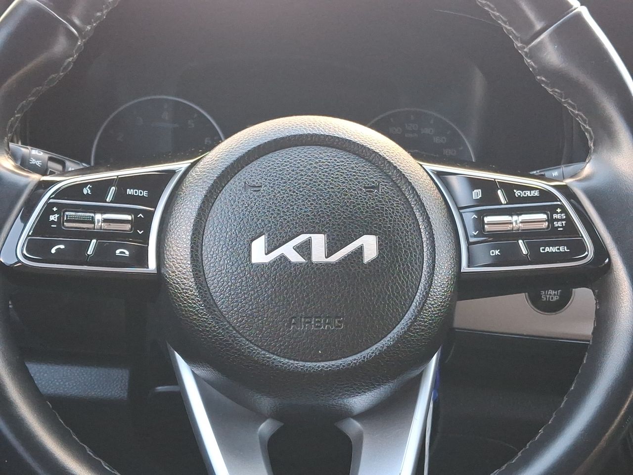 KIA Seltos — foto 18 de 27