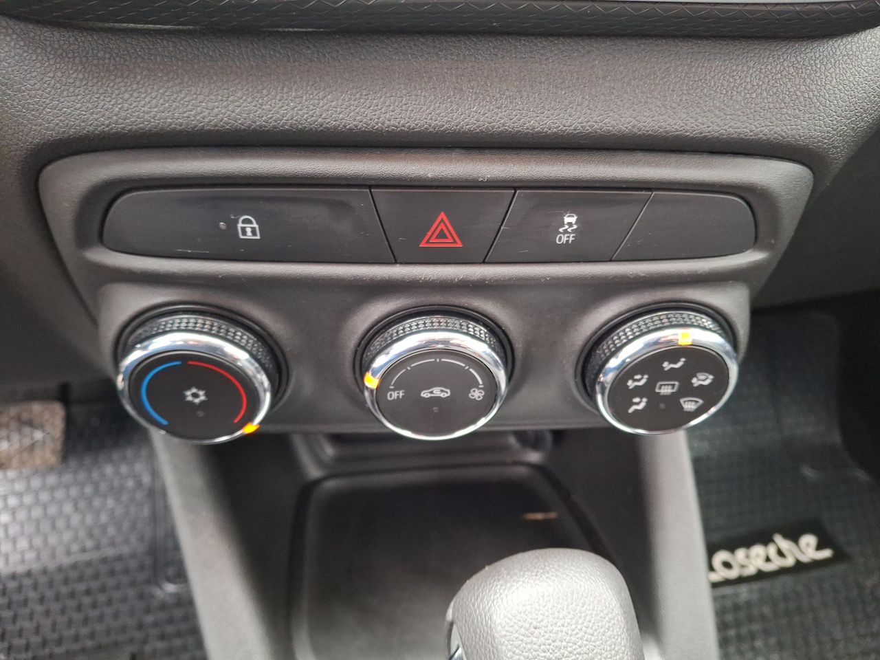 Chevrolet Tracker — foto 30 de 35