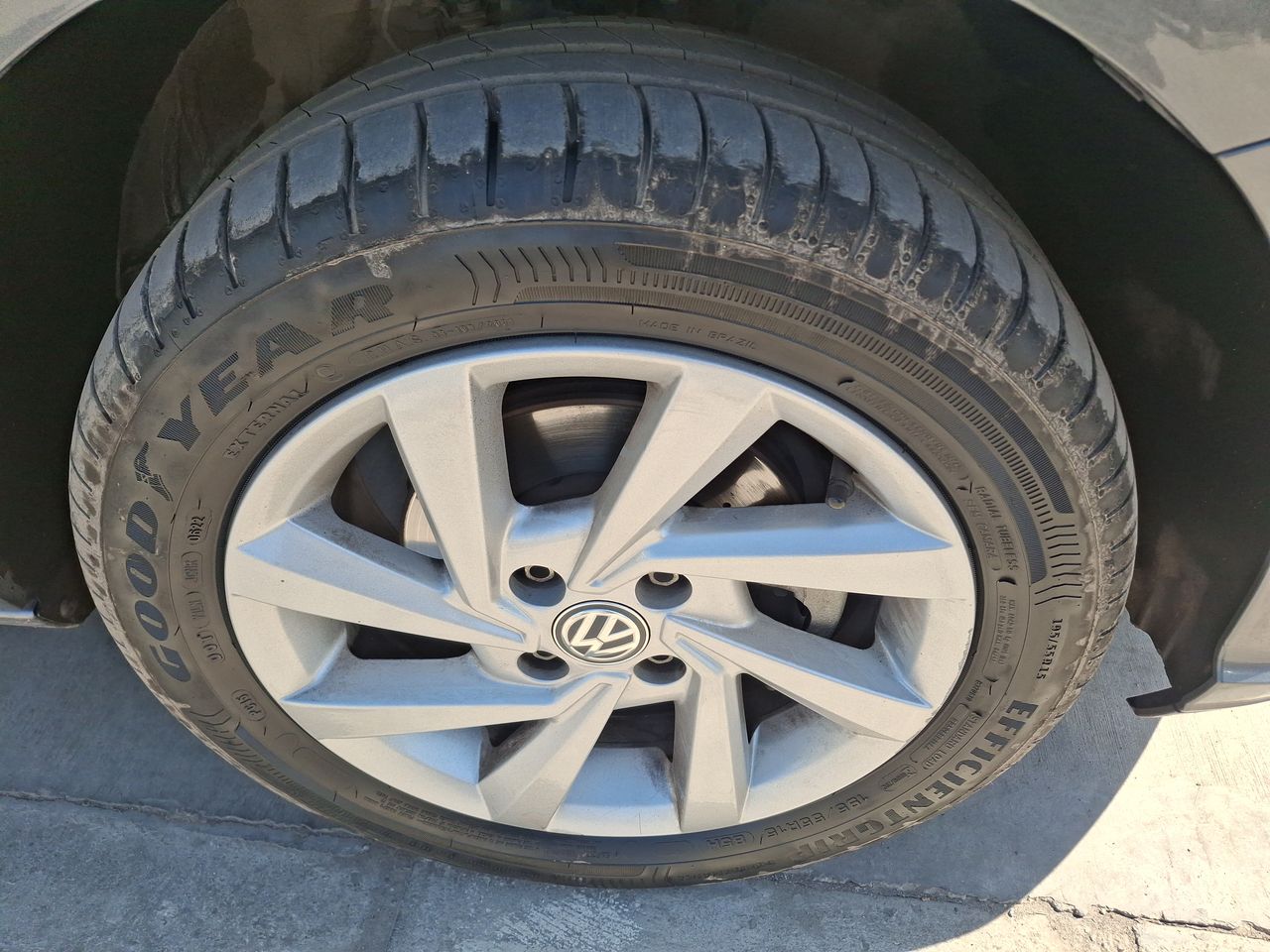 VOLKSWAGEN - 17