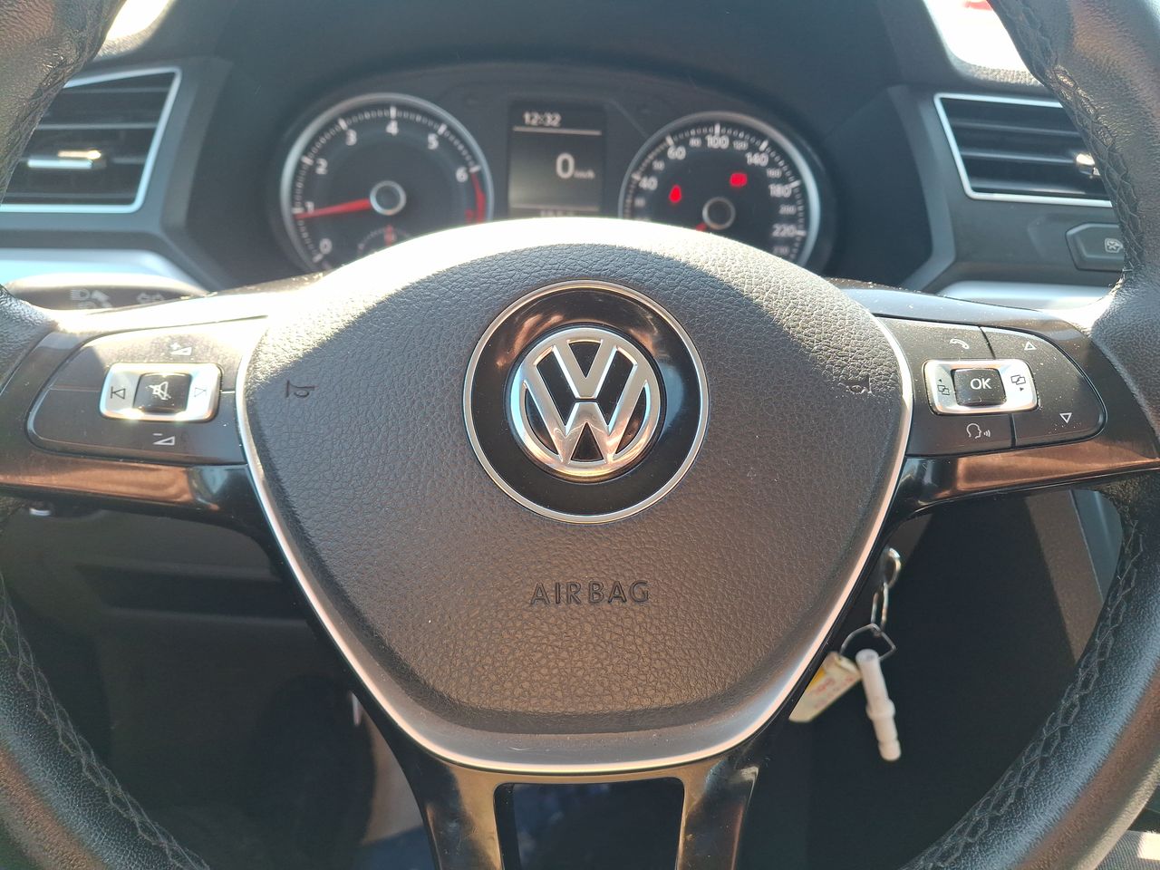 VOLKSWAGEN - 24