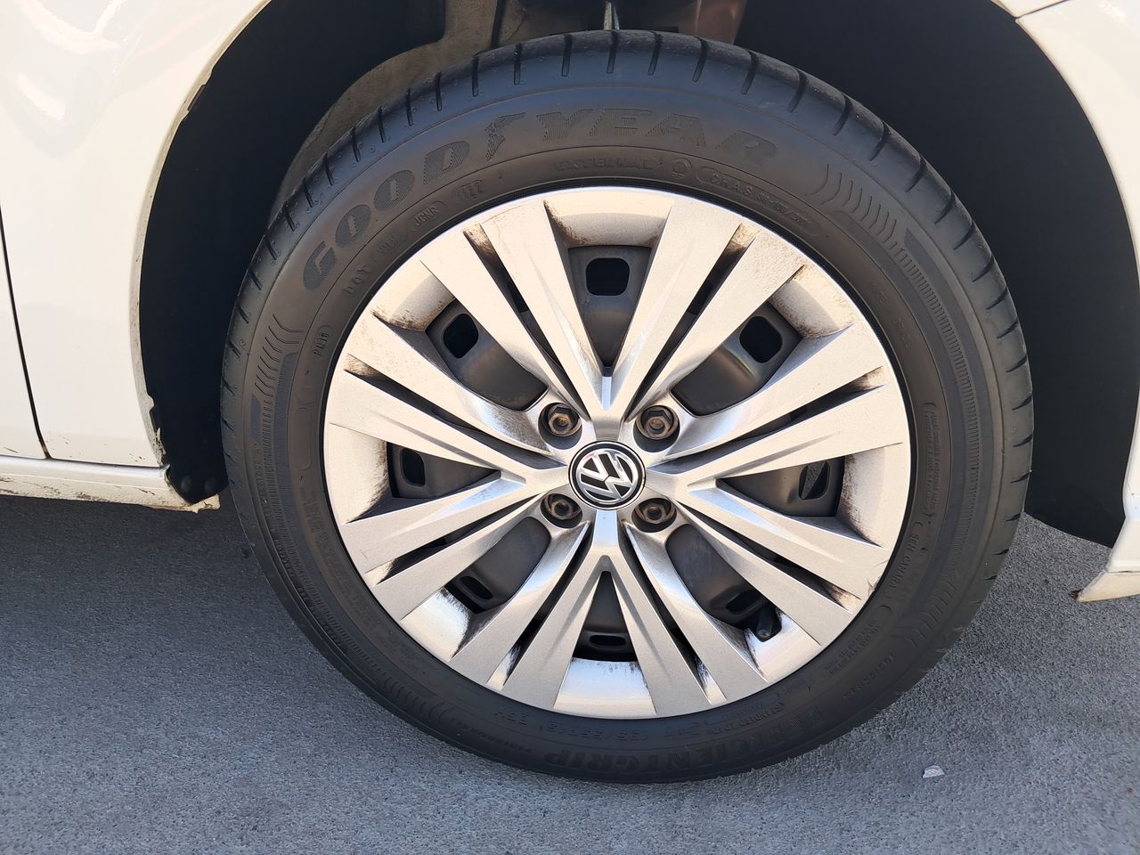 VOLKSWAGEN - 17