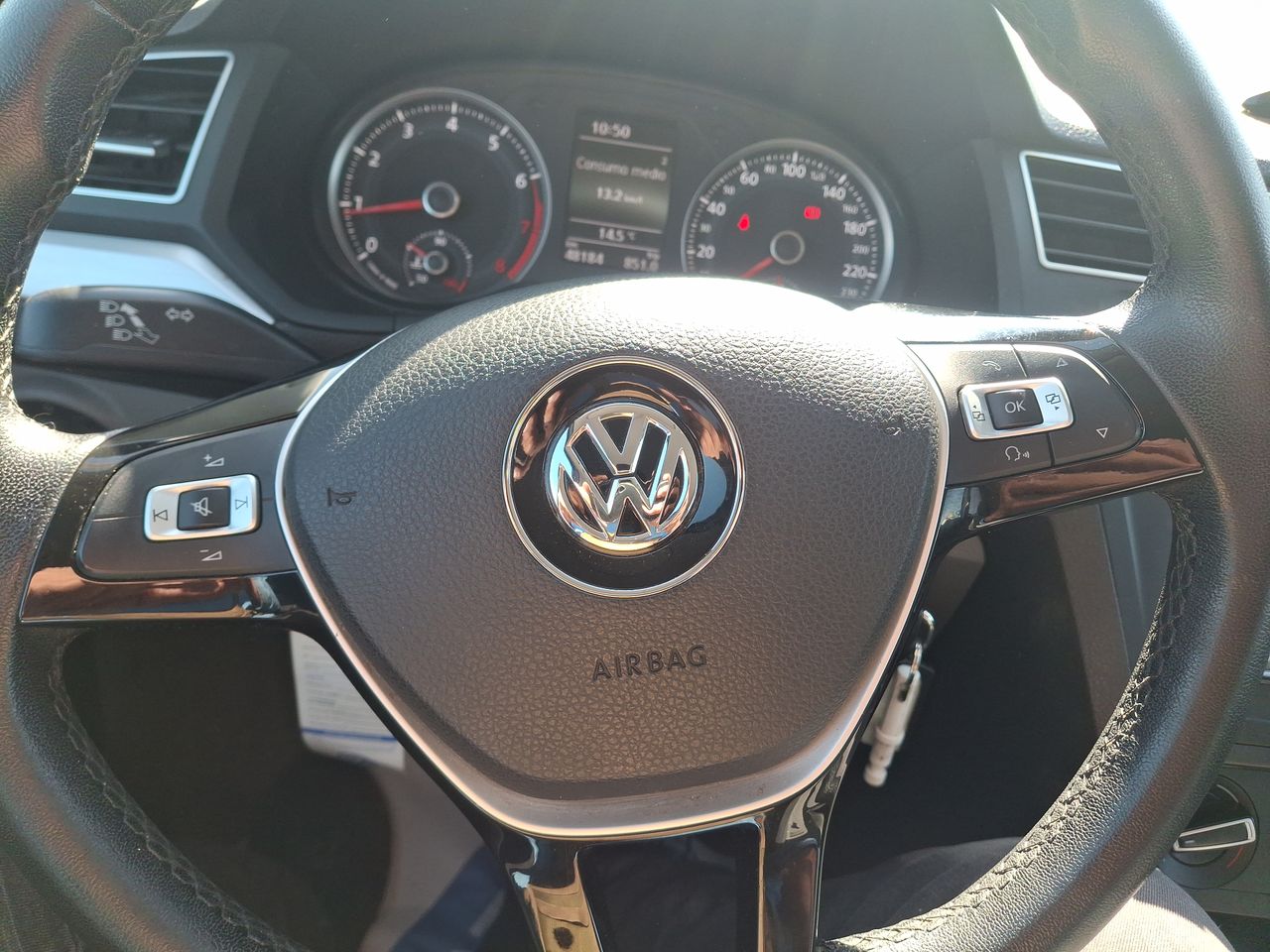 VOLKSWAGEN - 24