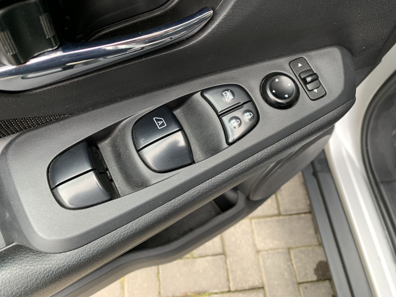 NISSAN - 22