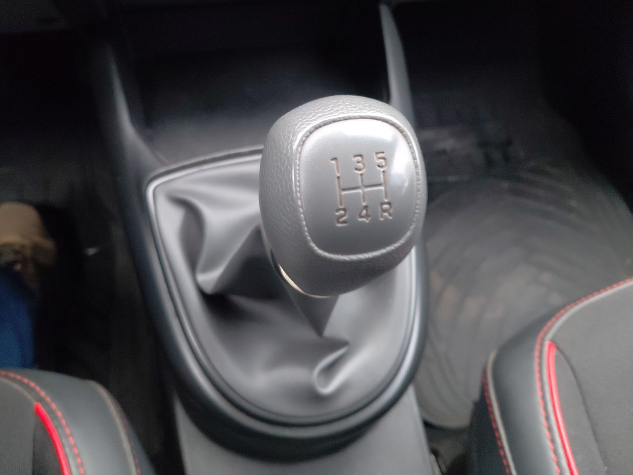 HYUNDAI - 20
