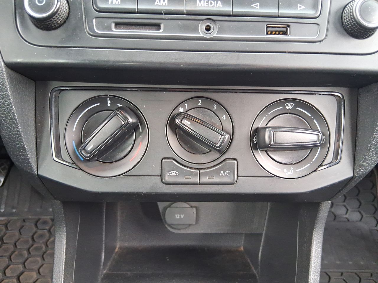 VOLKSWAGEN - 28