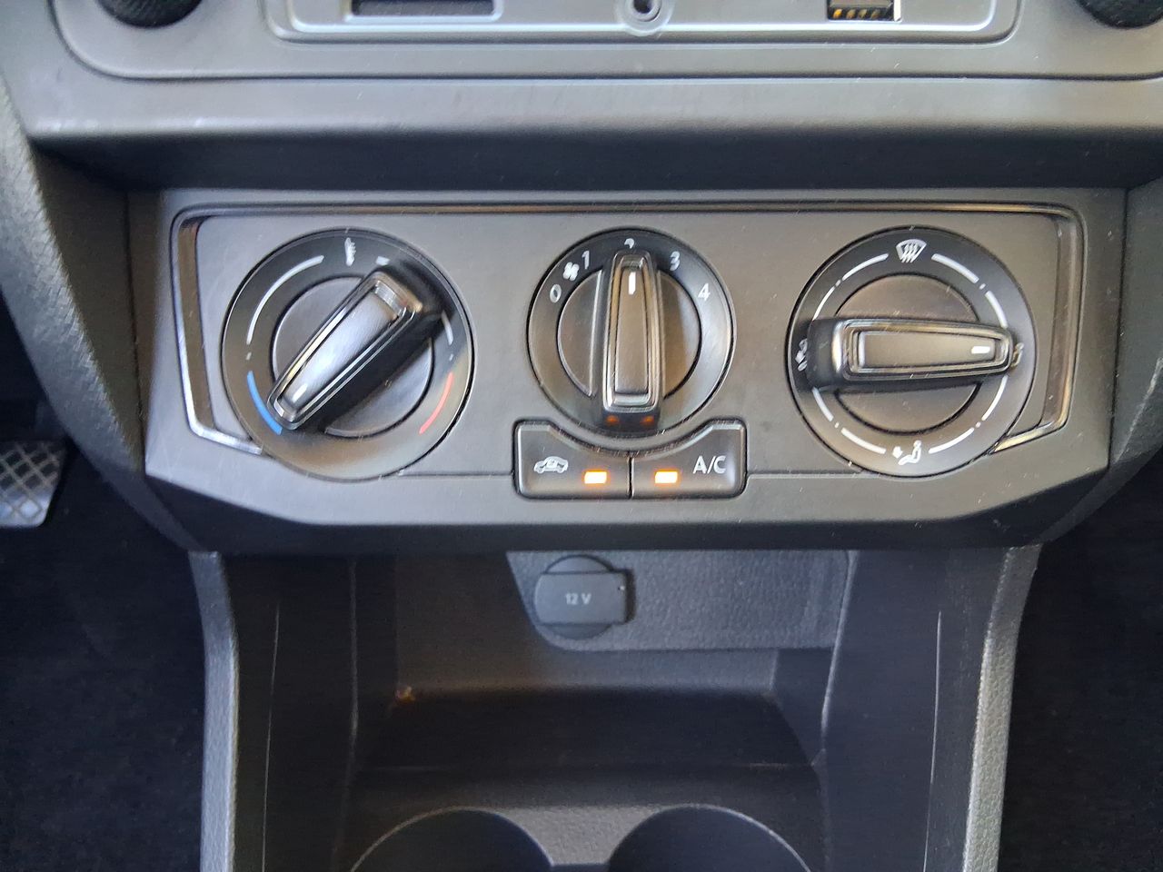 VOLKSWAGEN - 25